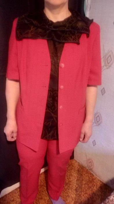 Дамски костюми -