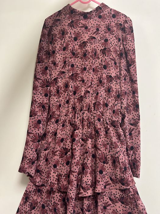 Рокля на цветчета Zara