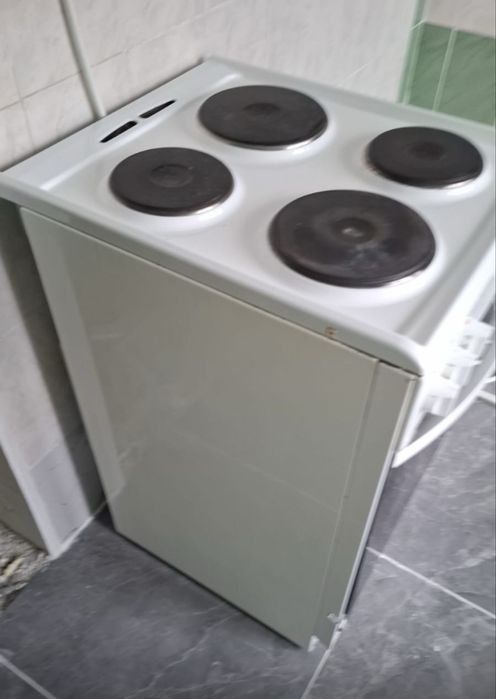 Продам электирческую плиту