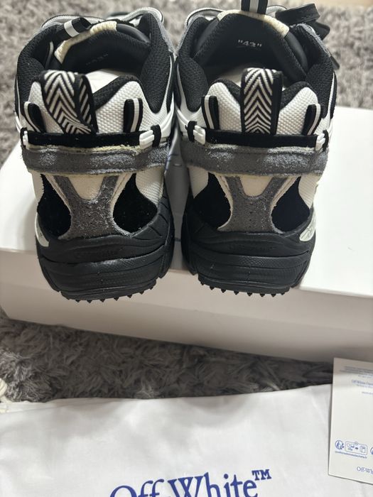 Adidasi off white be right back