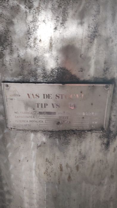Vând tanc inox de 1000 litri