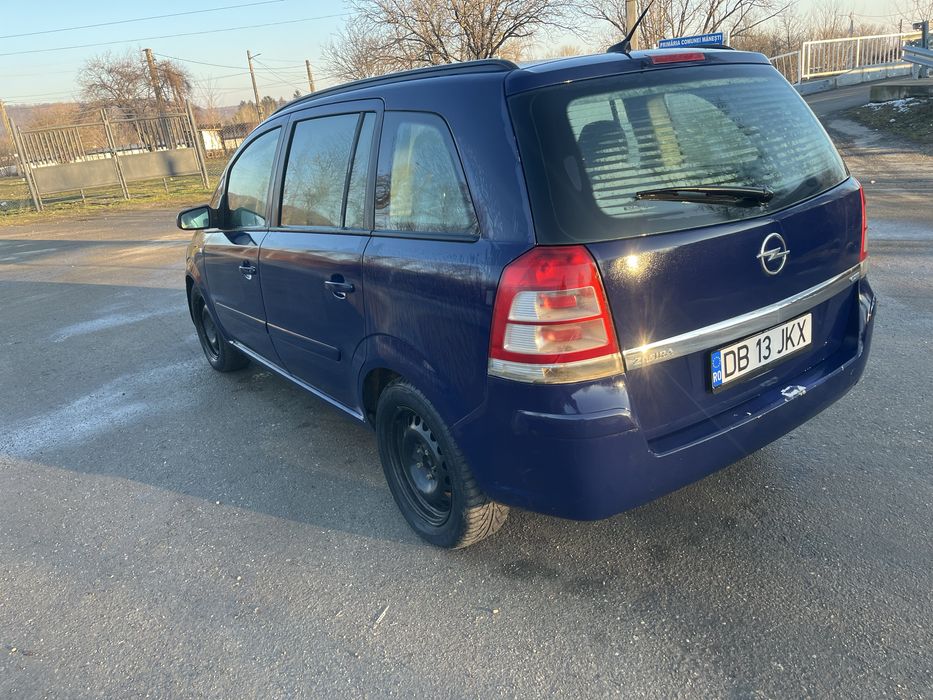Vand sau schimb Opel Zafira B