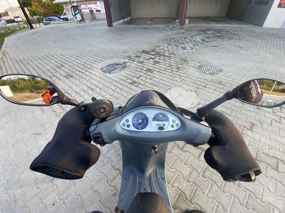 Скутер Piaggio Fly 125