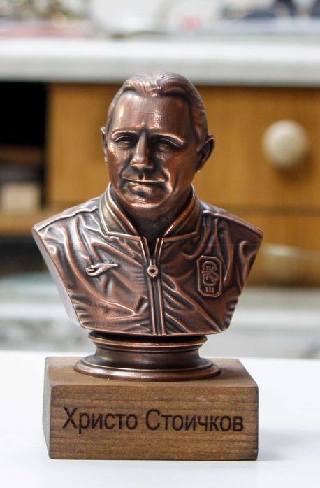 Статуетка- бюст на "Христо Стоичков".Медна галванопластика.