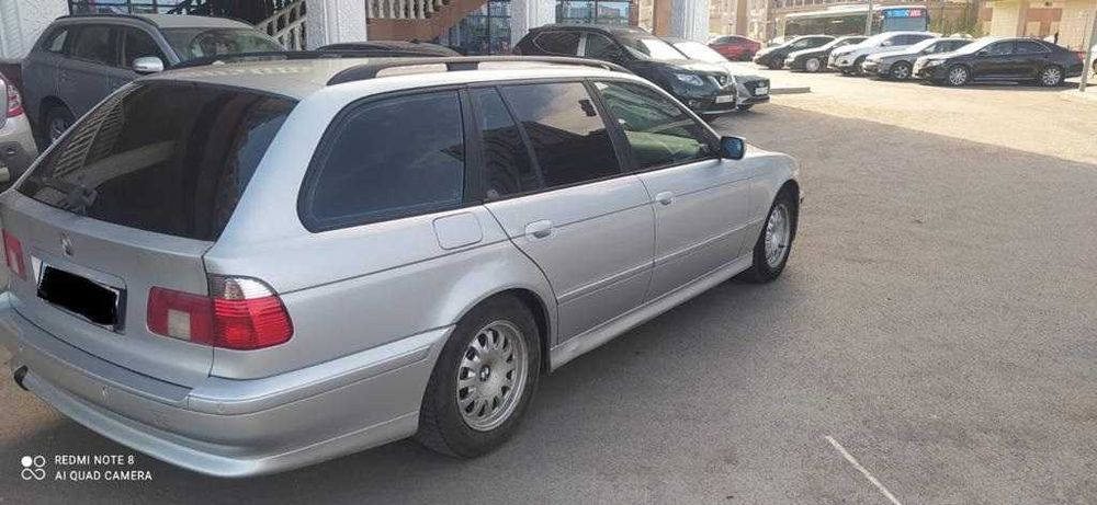 Автомобиль BMW 520i