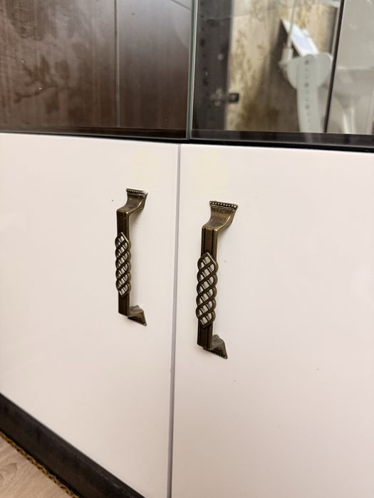 Продам Шкаф-сервант