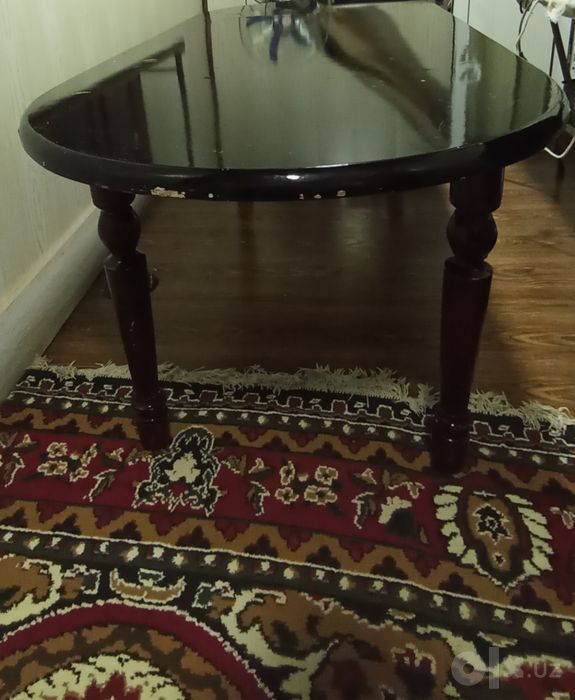 Ugalok komplekt va stol, stullari yoʻq