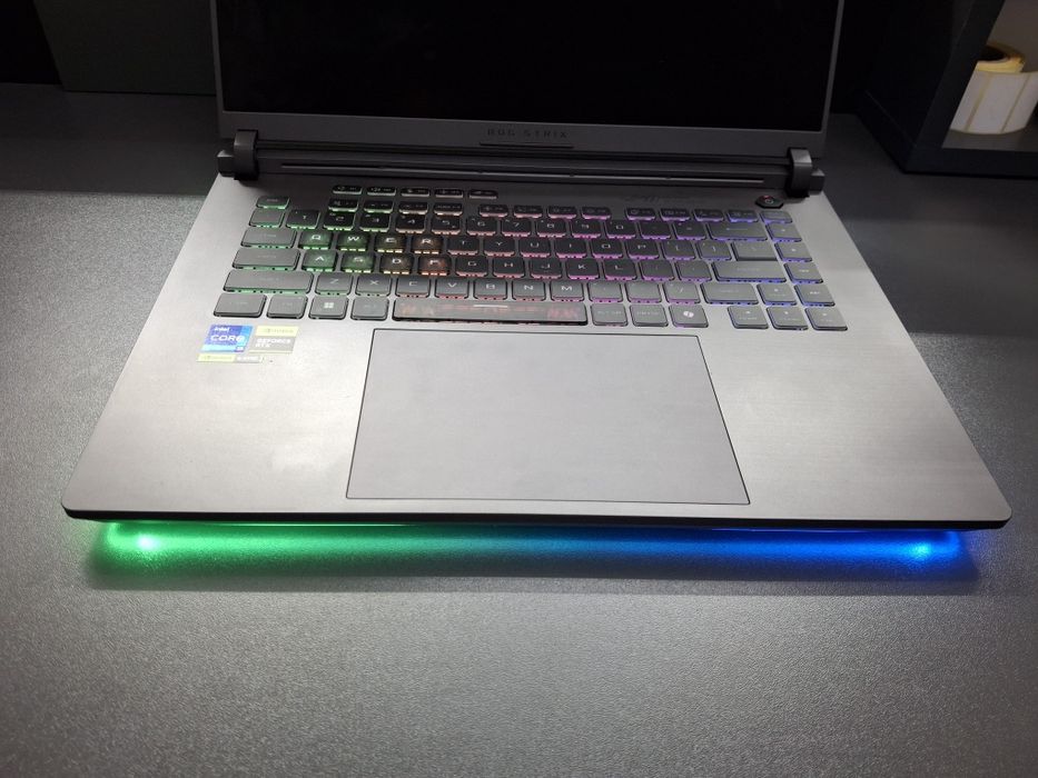 Asus RogStrix G615J  I7-14650HX RTX 5060 16GB Ram