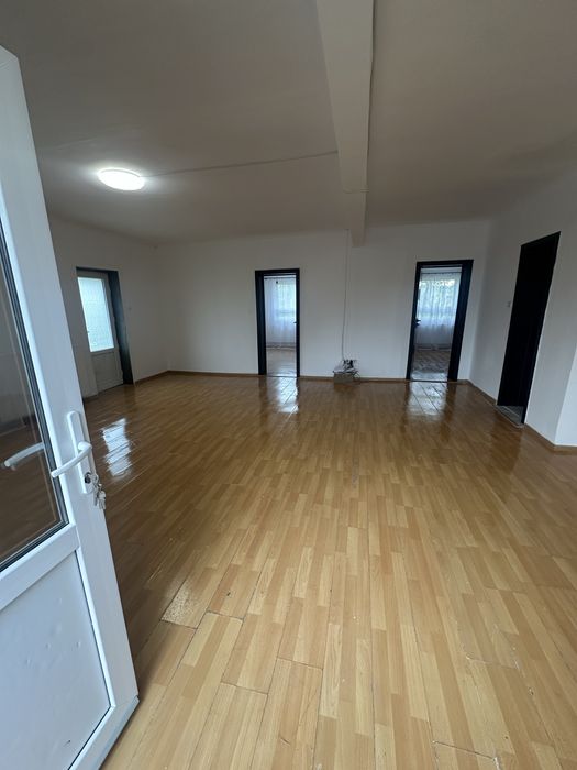Casă de vânzare în Păulești (Brusturi) – teren generos, zonă liniștită