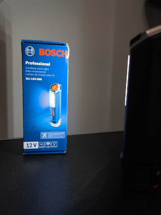 Bosch GLI 12V-300 + acumulator GBA 12V 2.0Ah
