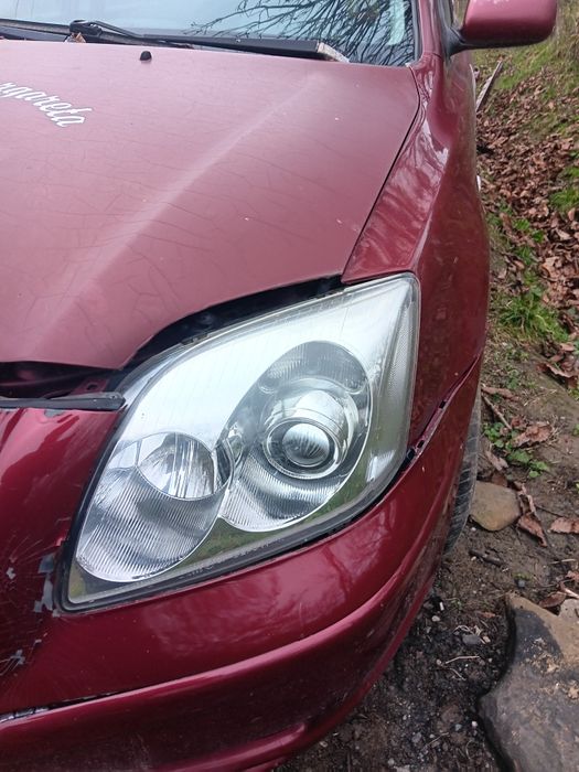 Vand piese de toyota avensis