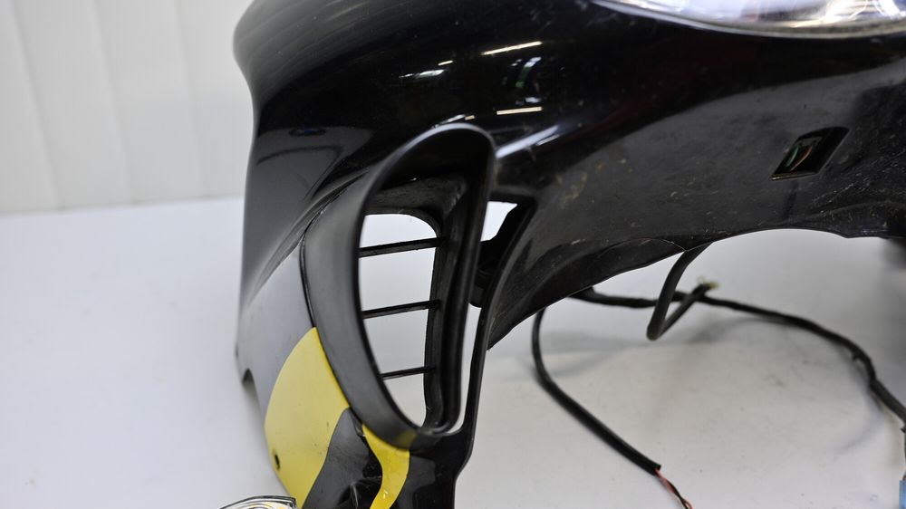 Far Cu Carena Fata Grile Si Semnalizari Honda CBR600F F4 PC35 1999 -