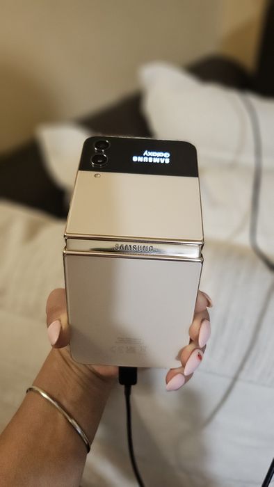 Samsung Galaxy Z Flip 4 ш Zflip 5