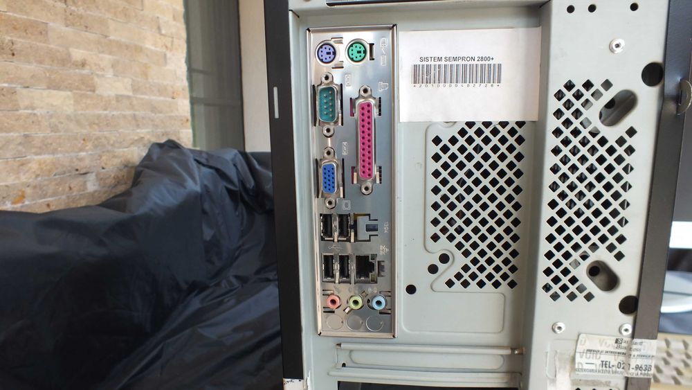 Sistem PC complet, AMD Sempron 2,2 Ghz, 2GB RAM, monitor Yakumo TFT 17