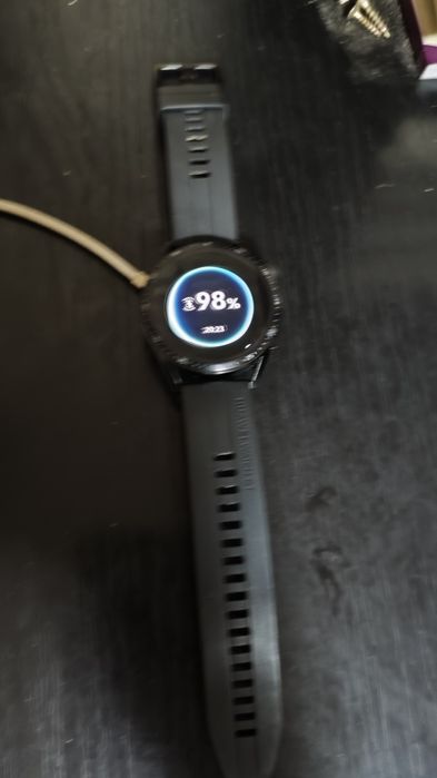 Ceas Huawei GT 3 se vinde fara incarcator