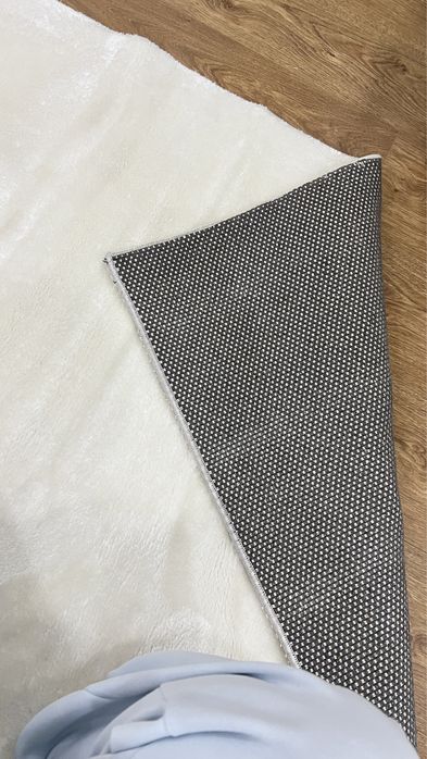 Ковер белый жемчужный