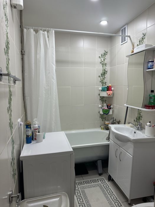 Продам  двух комнатную квартиру.