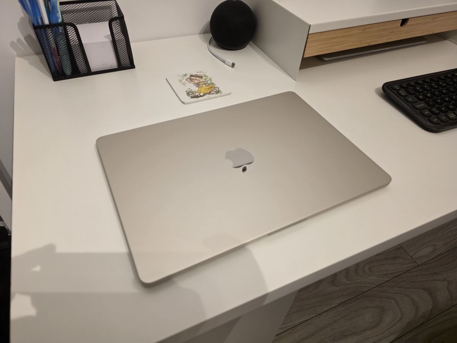 Macbook Air M2 2023 15 inch Gold / Starlight impecabil