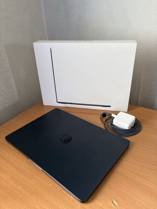 Продаю MacBook Air M2 16/256 (Midnight)