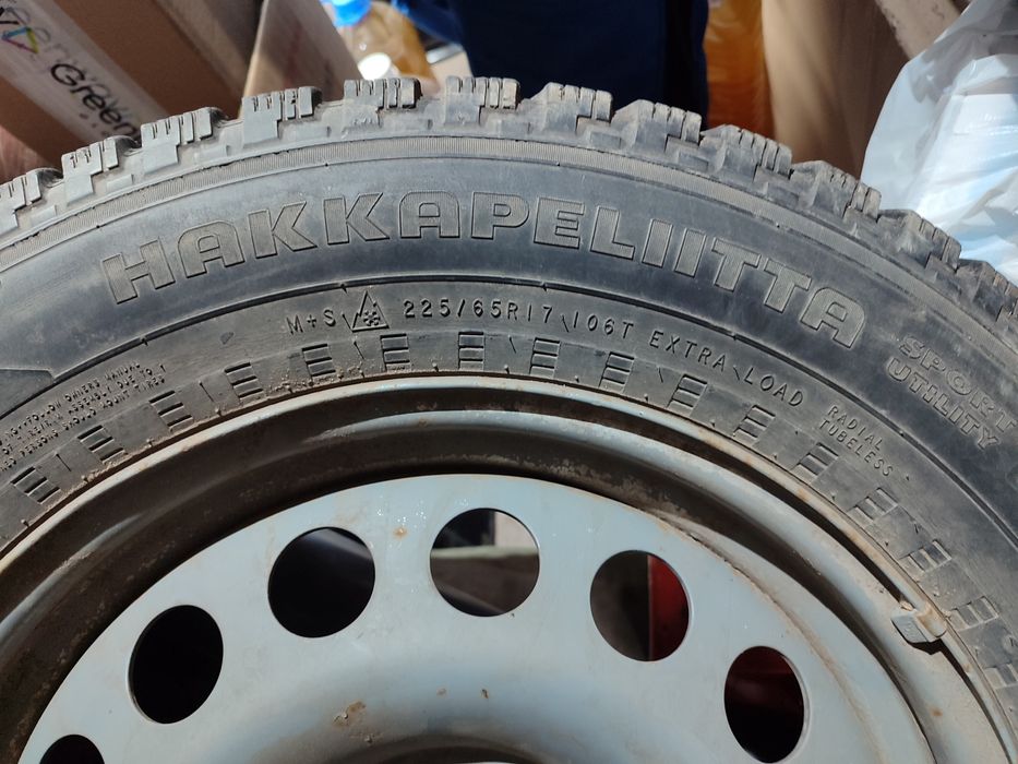 Продам зимние шины с дисками от Мерседес Вито