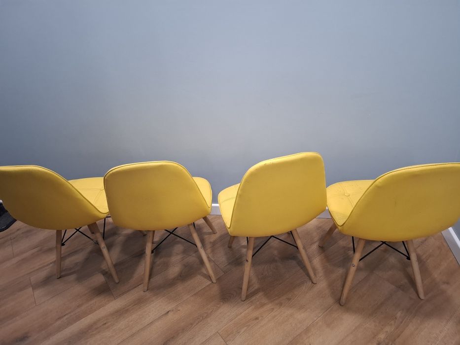 Стулья желтого цвета 4 штуки