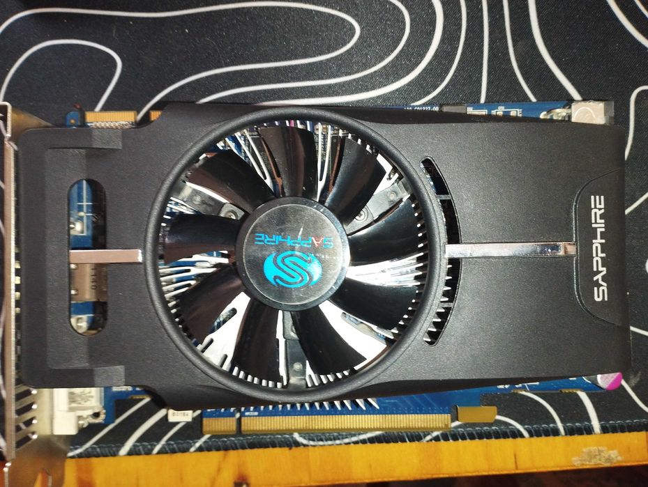 AMD RADEON HD 6770 от сапфир.