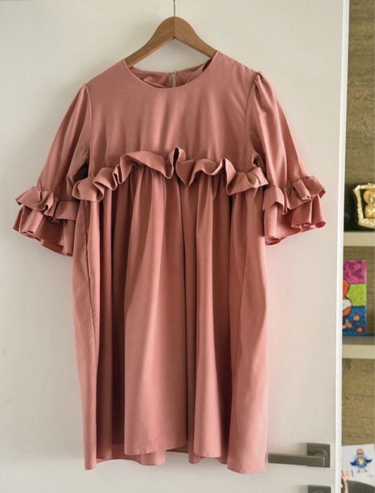 Rochie roz prăfuit cu volane – mărime S/M