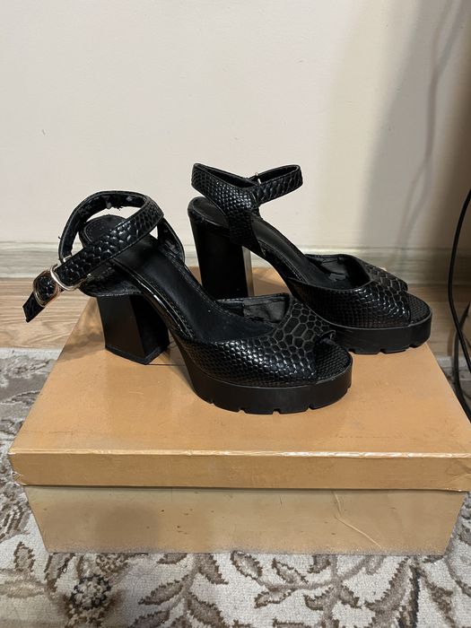 Обувь женская, босоножки