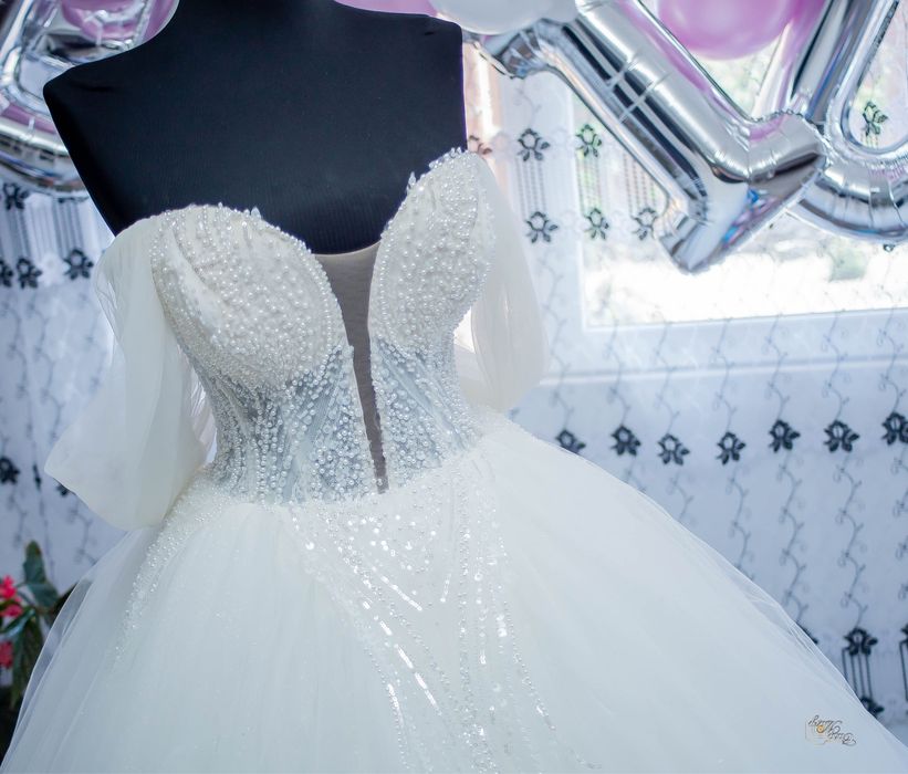 Vand rochie de mireasa