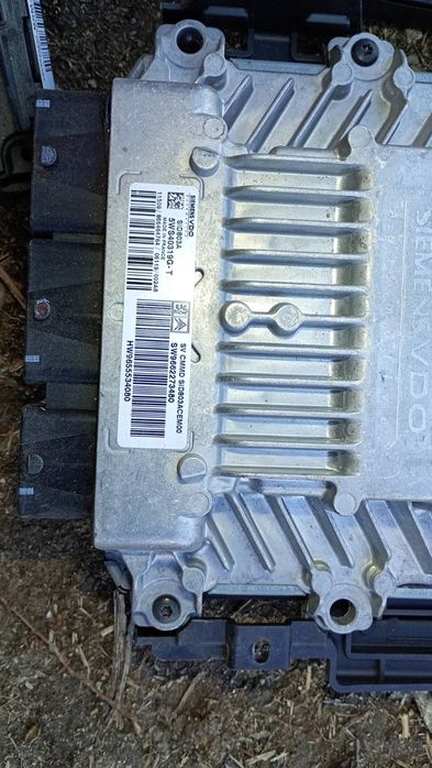 Продавам компютър за Пежо 407 2.0 дизел SID803A