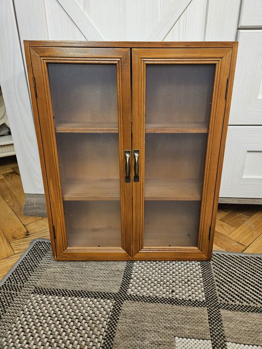 Зеркало в резной оправе