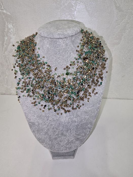 Воздушное колье из бисера