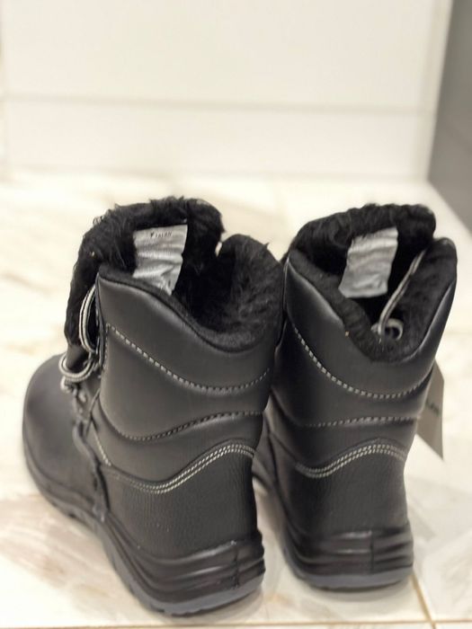 Продам зимный ботинки