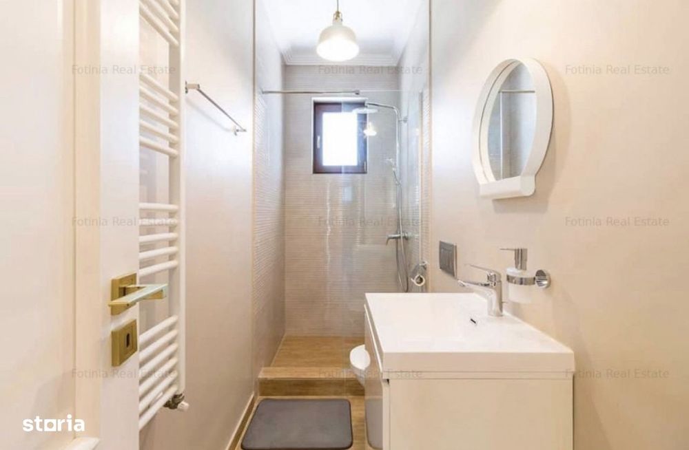 Penthouse cu 3 camere, balcon și garaj, central