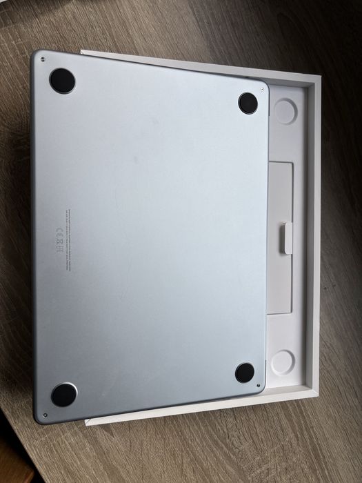 Продам ноутбук Mac book Air M4