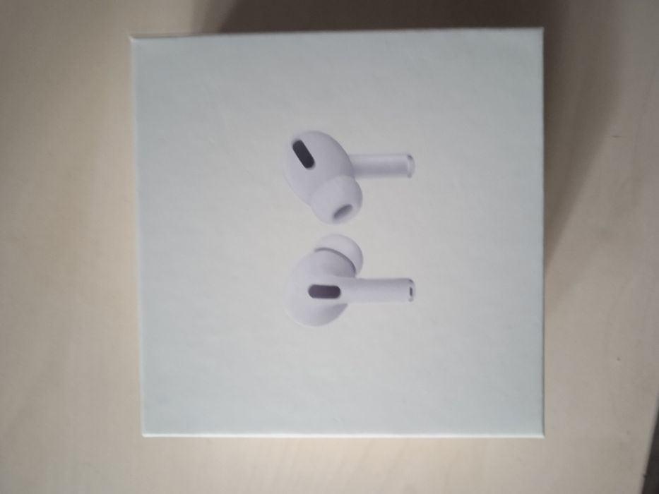 Продам наушники airpods