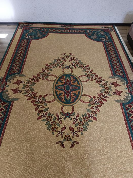 Продам ковёр в отличном состоянии