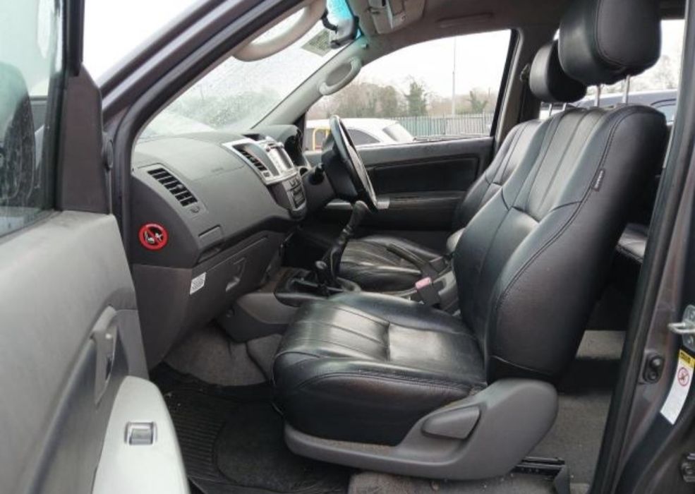 Dezmembrez Toyota Hilux Invincible 3.0 Manuala 2012-2016