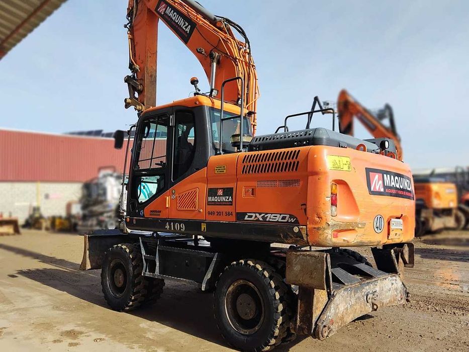 Колесный экскаватор Doosan DX190W-5