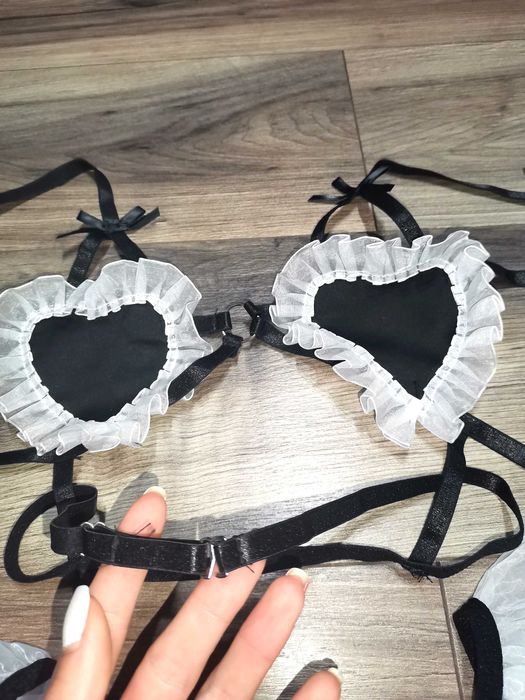 Секси костюм на камериерка сервитьорка кожени с прашки дълги чорапи