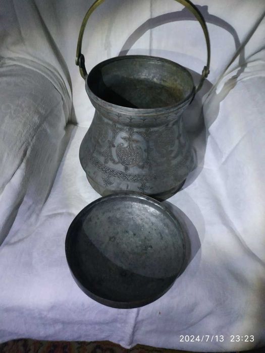 Ведро старинное .