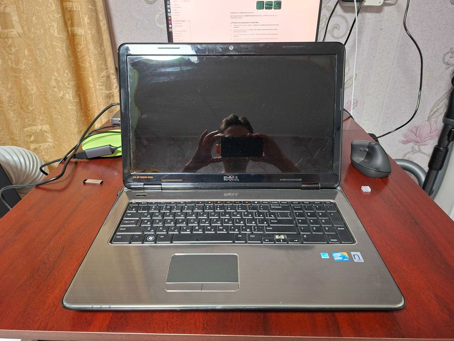 Dell Inspiron N7010 на запчасти - Core i3 / 500GB / Зарядка 90W