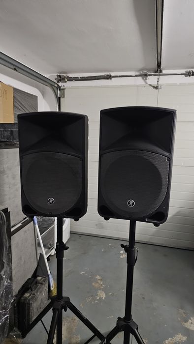 Boxe Mackie biserica