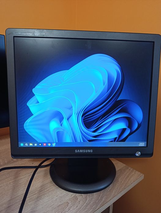 Монитор Самсунг 19