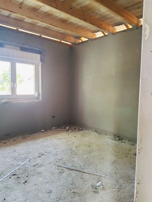 Executam Tencuiala Mecanizata var ciment 
La BOC