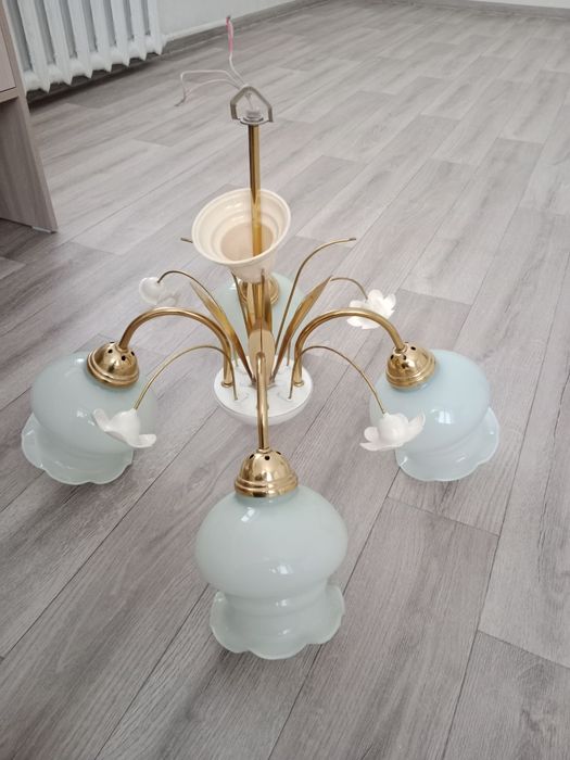 Хорошые люстрый почти как новые