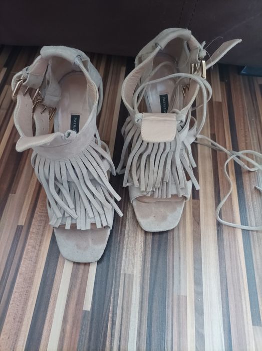 Летни сандали на Guess Patricia Pepe