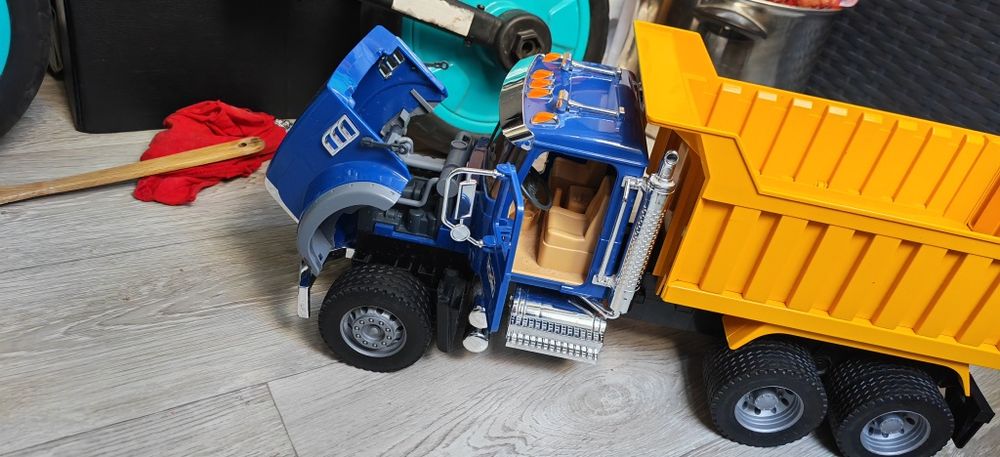 Basculantă Bruder Mack 02815