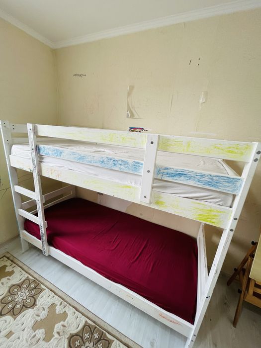 Детский кровать.