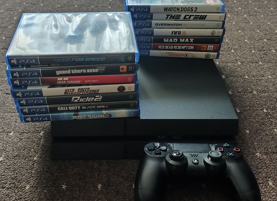 Vand Ps4 cu un controller si 14 jocuri